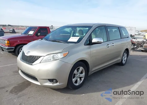 2015 Toyota Sienna L 7 Passenger z USA, uszkodzony, nr VIN 5TDZK3DC1FS598628